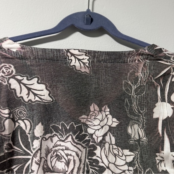 Y2K M by AMOUR Gray White Floral Embellished V-Neck Long Sleeve Top Size Small - Picture 11 of 13
